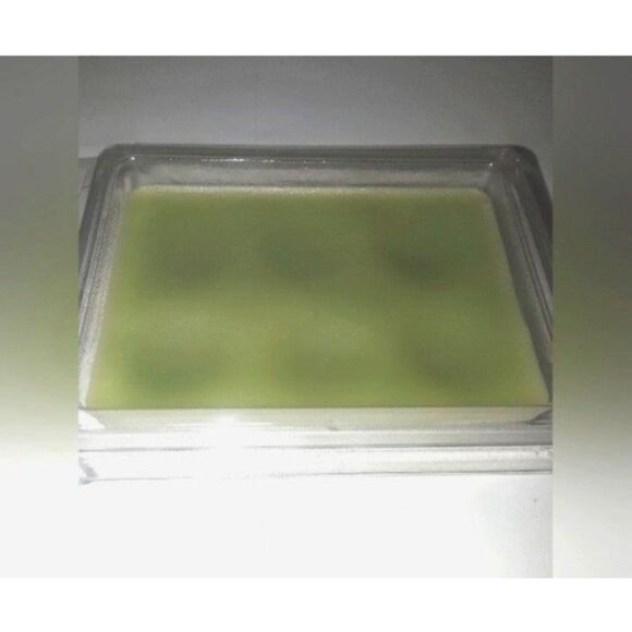 Hand crafted Spring Green waxmelt Rounds - Picture 4 of 4